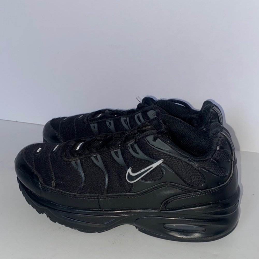 Nike Air Max Plus Triple Black Sneakers Youth Size 3Y (306120-053)
